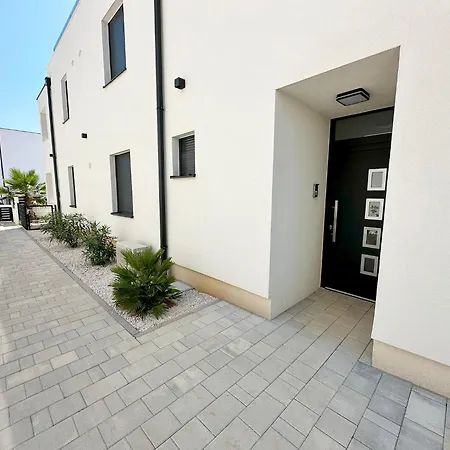 Appartement Beautiful New Palmtree Vir