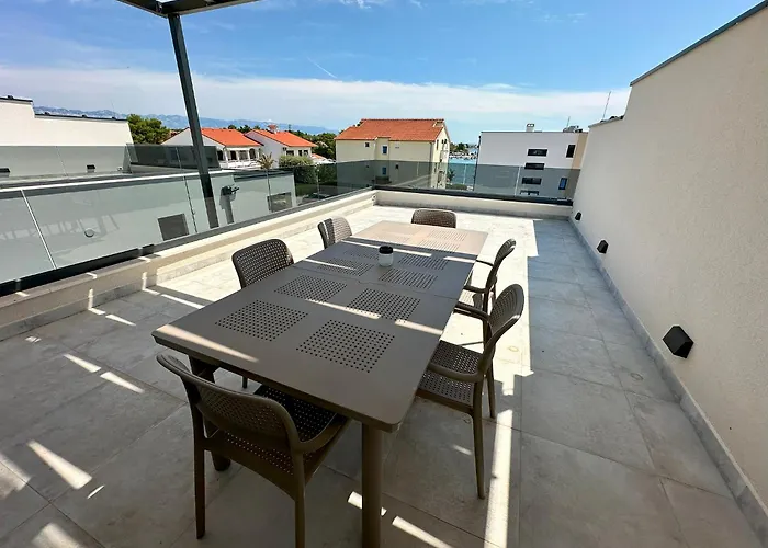 Beautiful New Palmtree Apartment