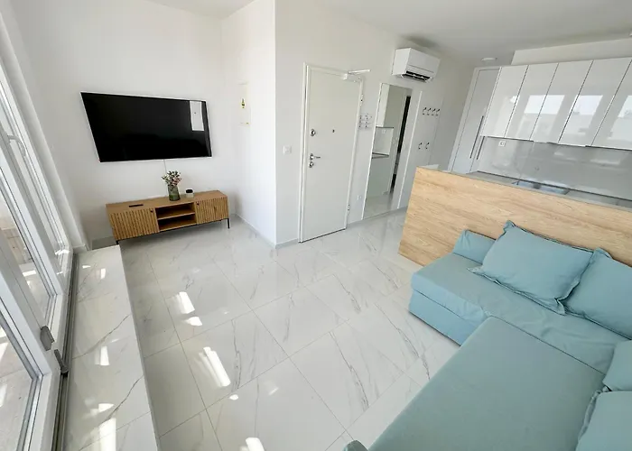 Beautiful New Palmtree Apartment *