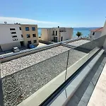 Beautiful New Palmtree 아파트