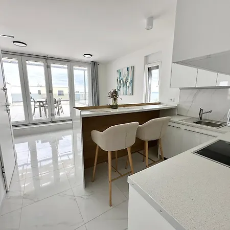 Beautiful New Palmtree Apartamento Vir